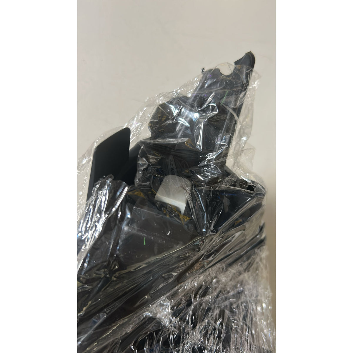 Phare gauche Ligier(JS50/JS50 L/PH2/PH3) (Dommage aux points de fixation)